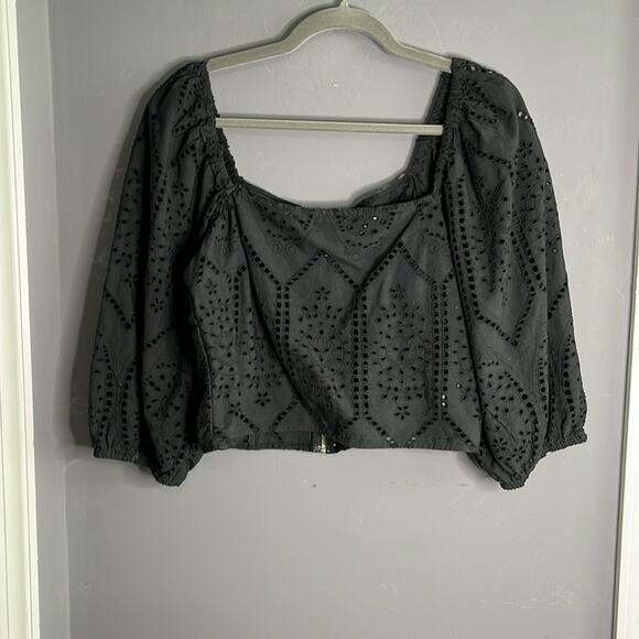 Urban Outfitters Black Eyelet Square Neck Piff Sleeve Top Exposed Zipper Sz M - Picture 9 of 9